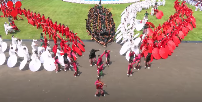 Tarian Pacu Jalur saat HUT RI ke-80 di Istana Merdeka. (YouTube)